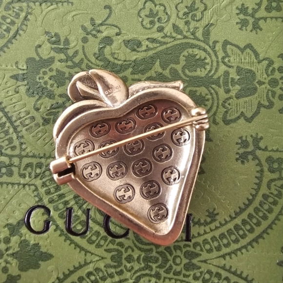 GG Strawberry Brooch | Red 🍓 - Picture 4 of 9